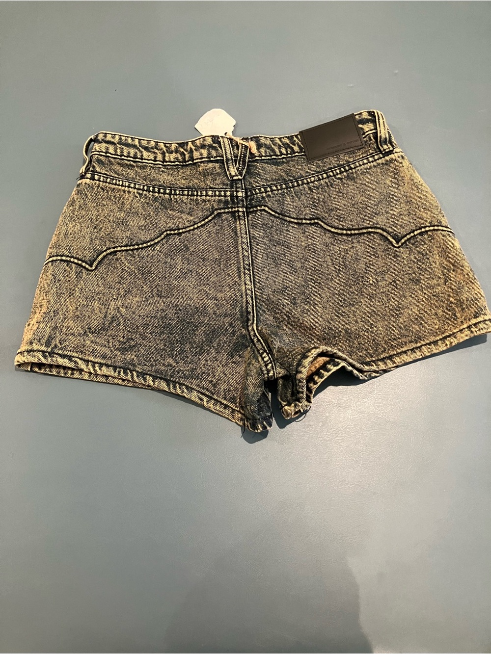 NWT Sterling & Stitch Buckle Acid Wash Denim High-Waist Shorts - Black/Grey - Picture 4 of 9